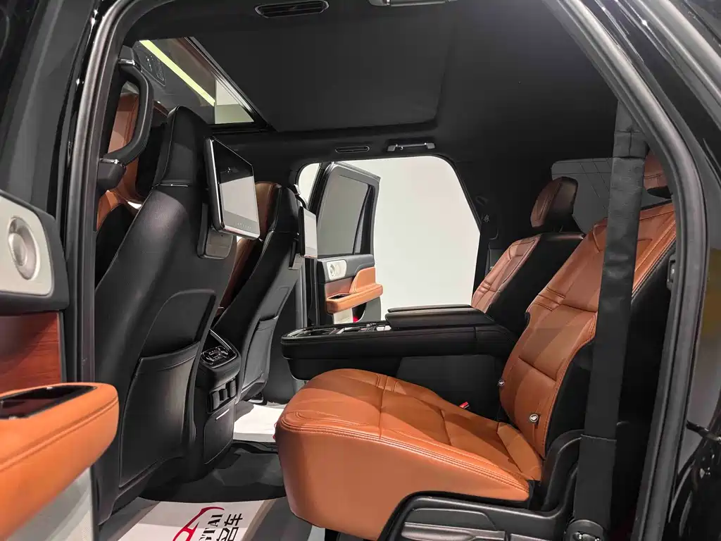 Lincoln Navigator 2021 — фото 16