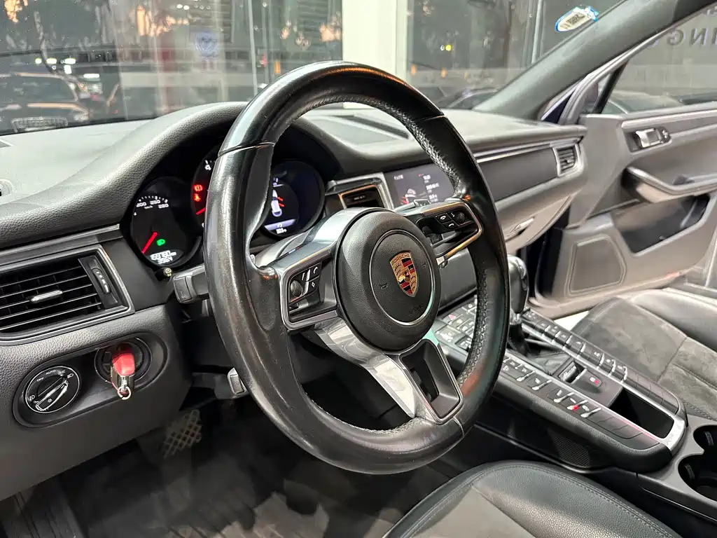 Porsche Macan 2018 — фото 10