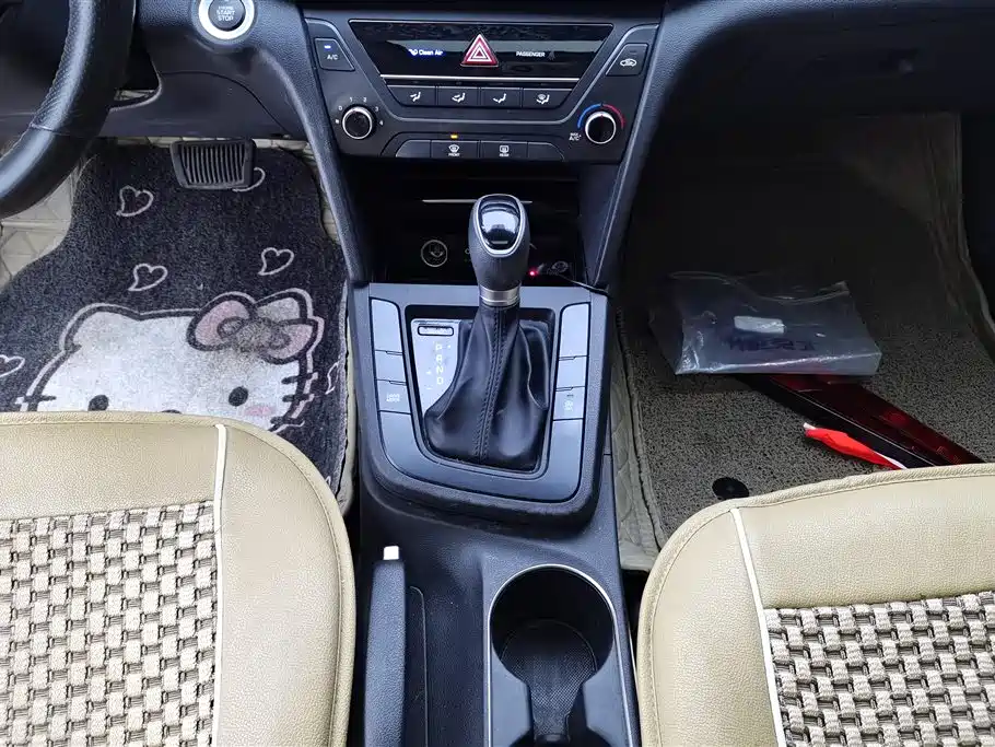 Hyundai Elantra 2019 — фото 16