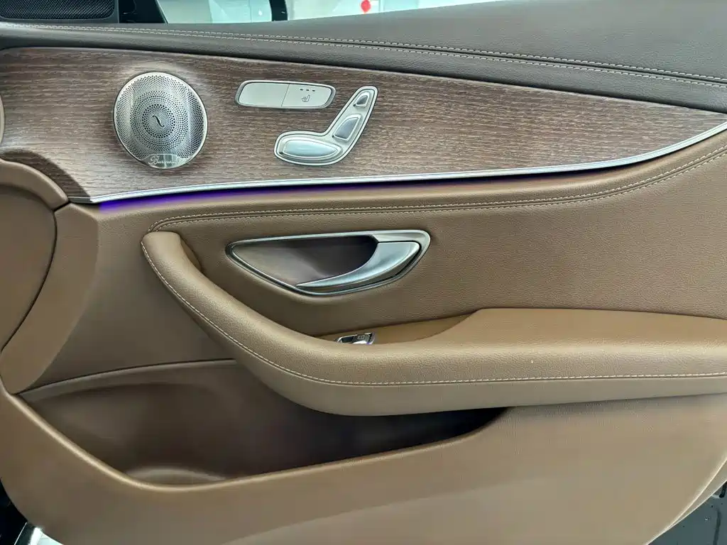 Mercedes-Benz E-Class 2022 — фото 26
