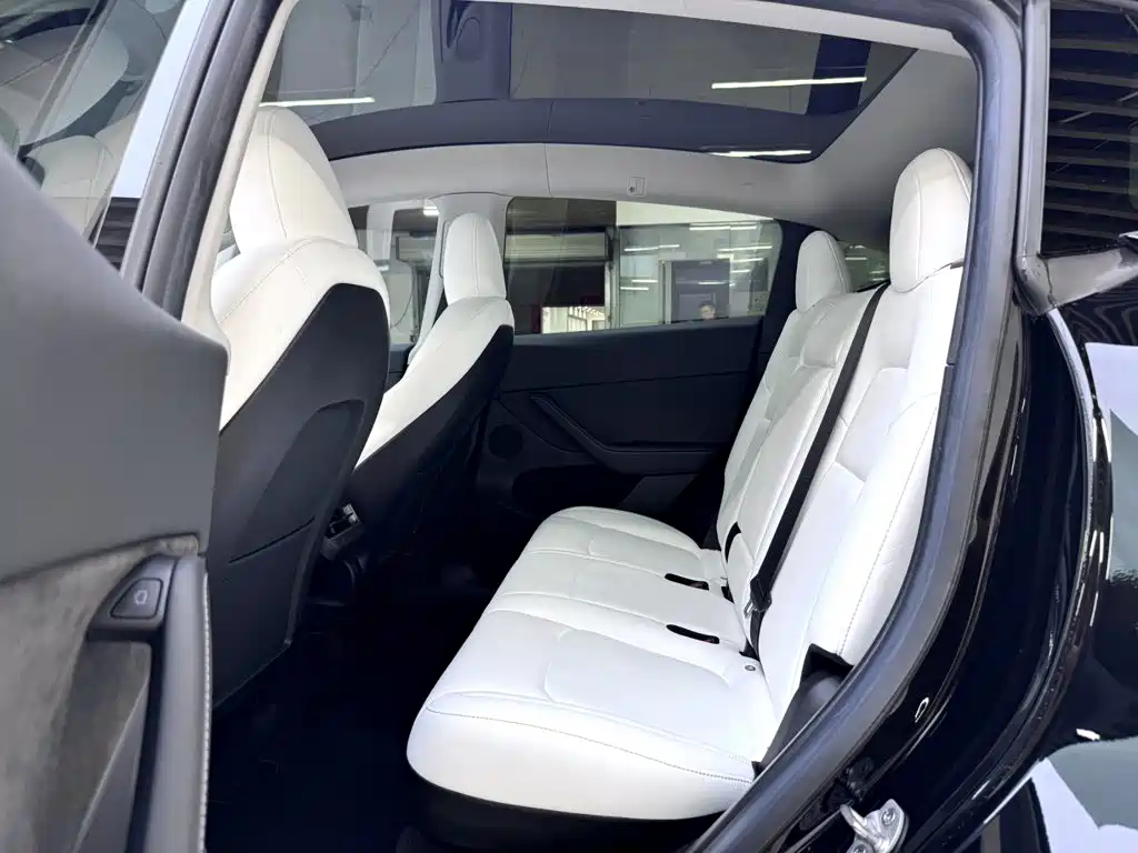 Tesla Model Y 2023 — фото 12