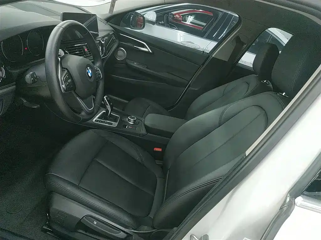 BMW 1 Series 2023 — фото 15