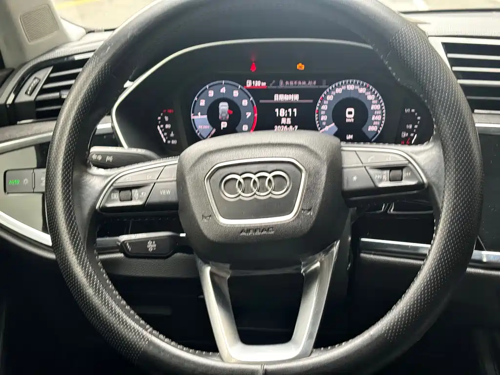 Audi Q3 2020 — фото 24