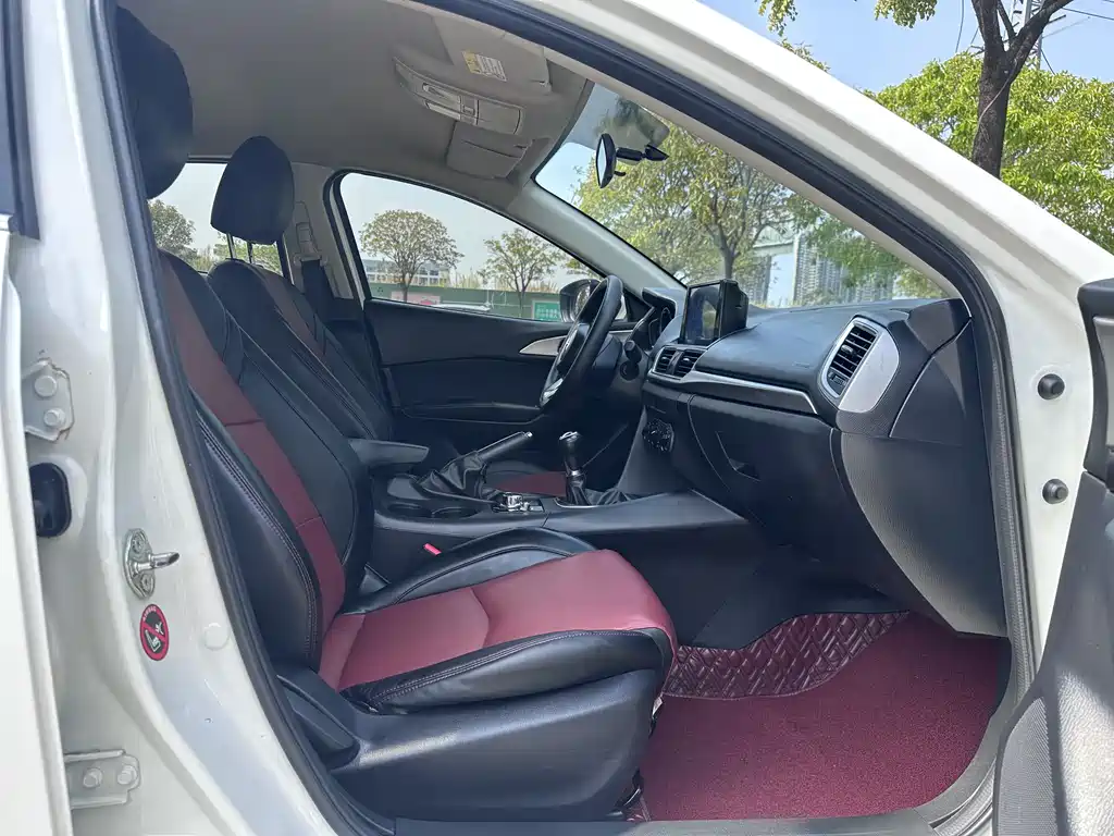 Mazda 3 Axela 2019 — фото 14