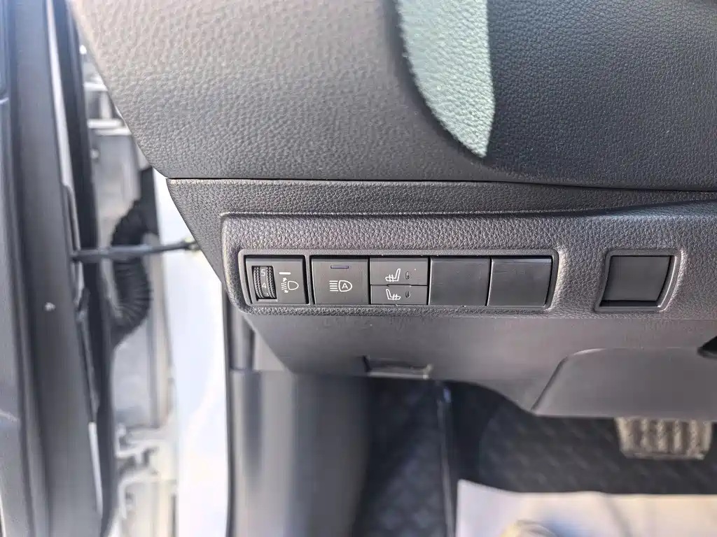 Toyota Corolla 2023 — фото 13