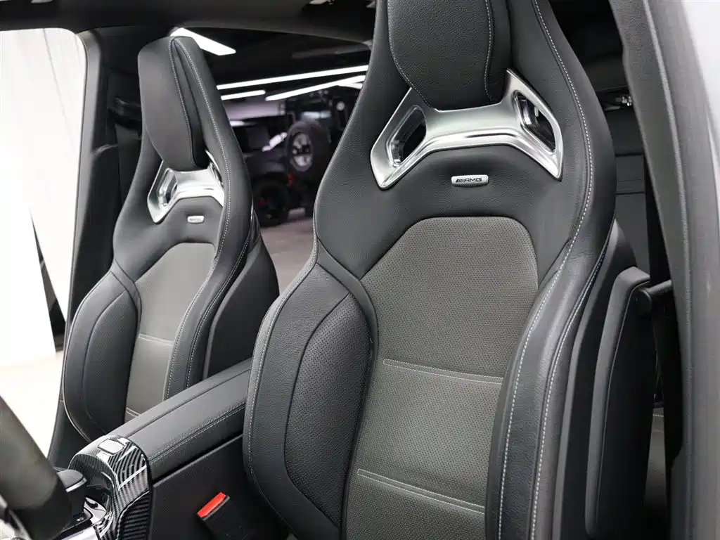 Mercedes-Benz GLA AMG 2021