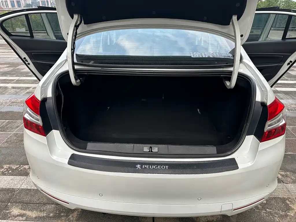 Peugeot 408 2019 — фото 11