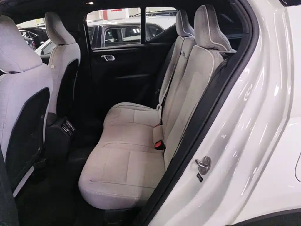 Volvo XC40 New Energy 2023 — фото 17