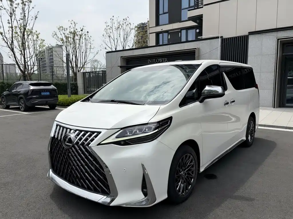 Toyota Alphard 2018 — фото 1