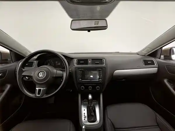 Volkswagen Sagitar 2015
