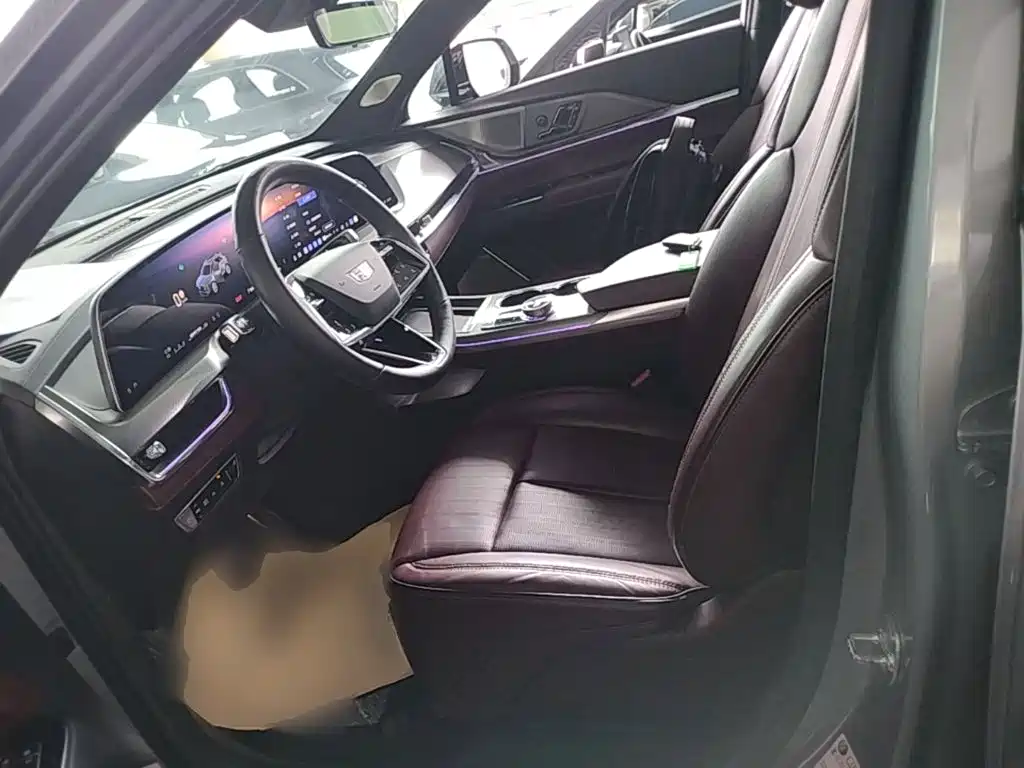 Cadillac XT5 2025 — фото 15