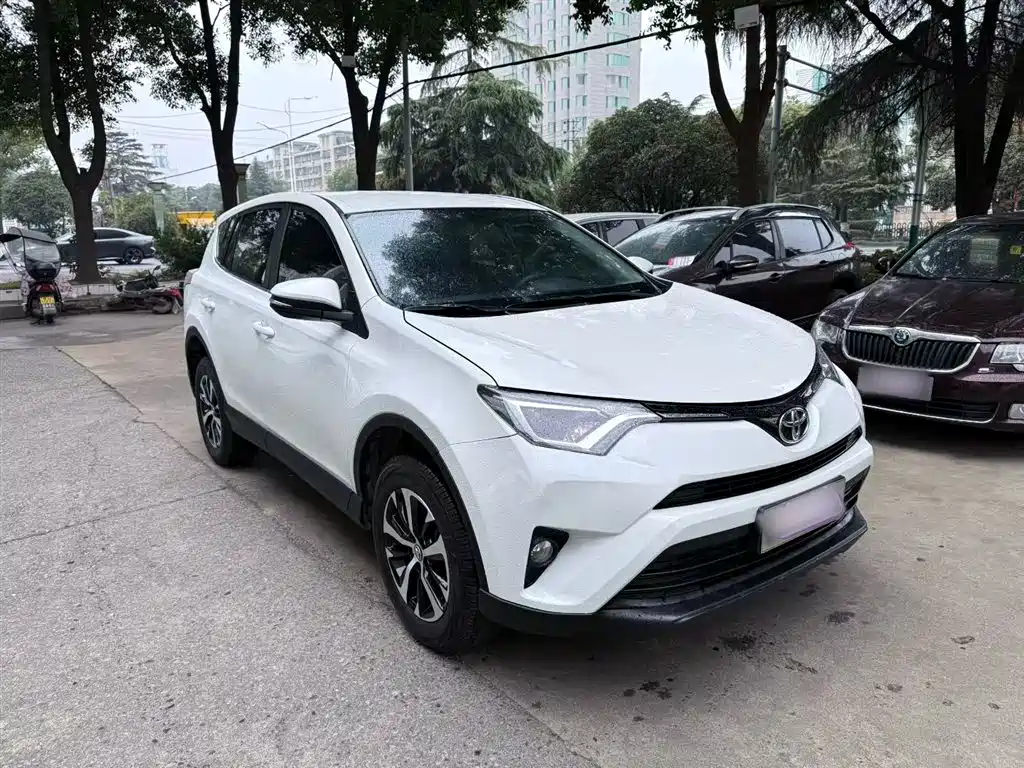 Toyota RAV4 2019 — фото 29
