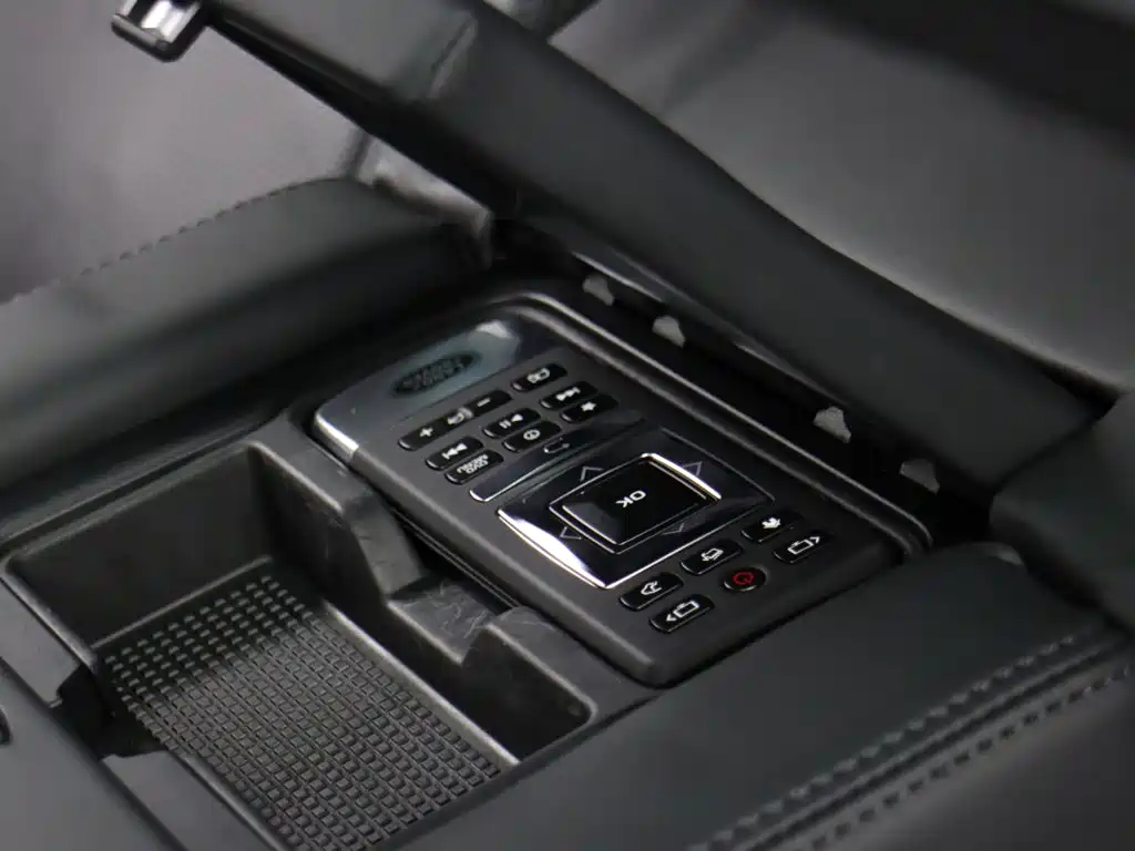Land Rover Range Rover 2021 — фото 25