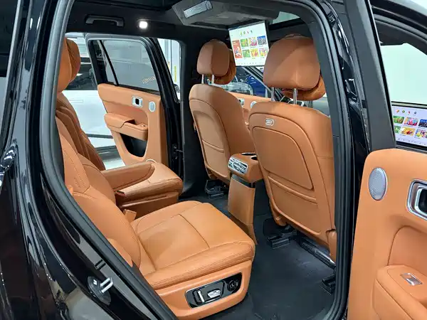Li Auto L8 2025