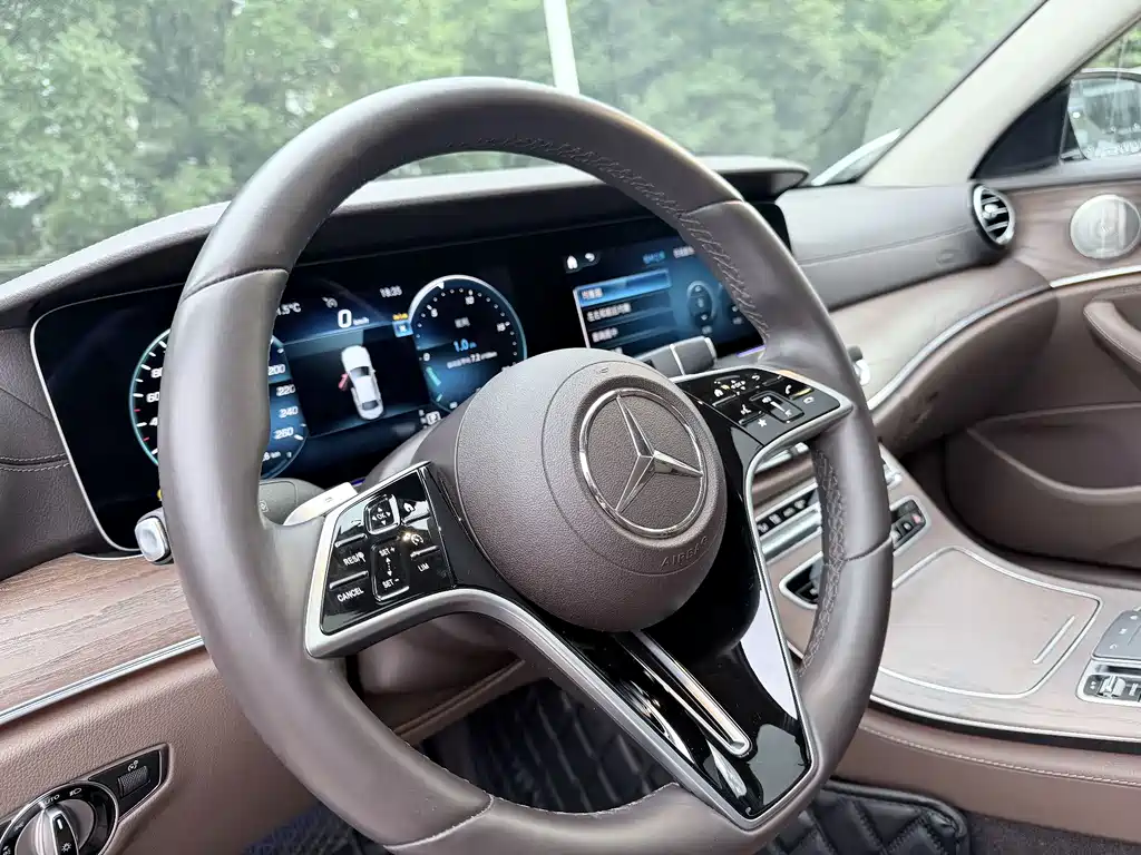 Mercedes-Benz E-Class 2023 — фото 8