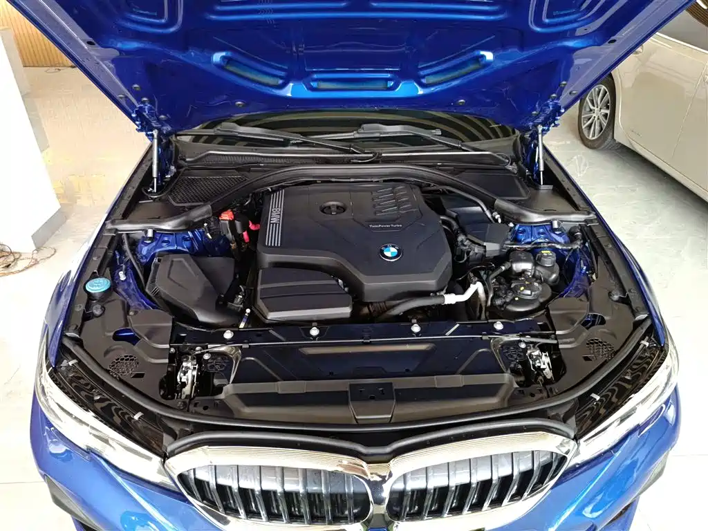 BMW 3 Series 2019 — фото 20