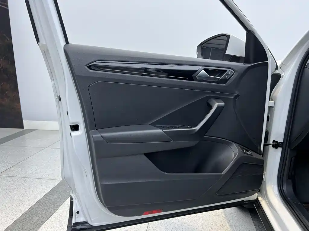 Volkswagen T-Roc 2022 — фото 13