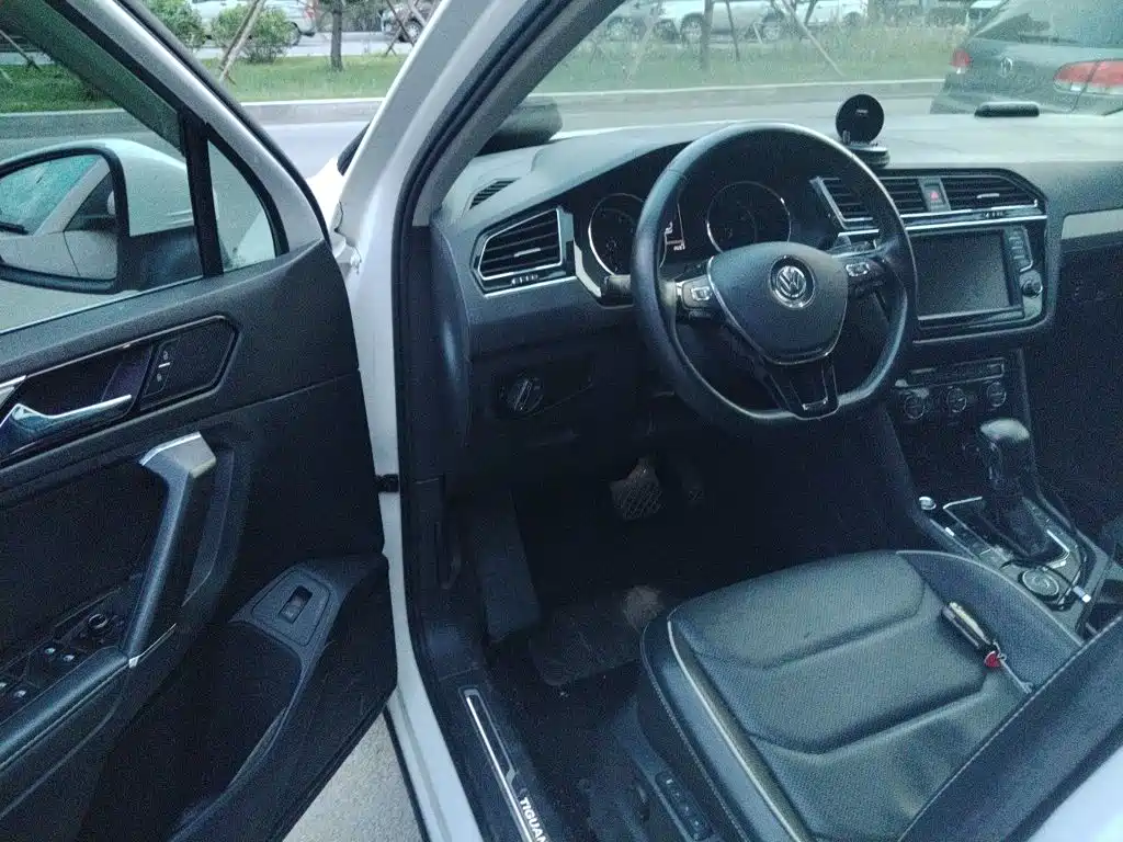 Volkswagen Tiguan L 2017 — фото 12