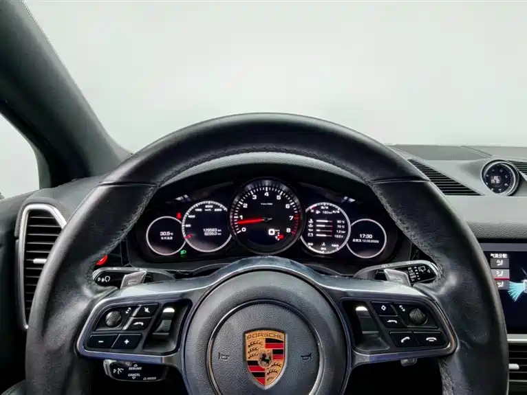 Porsche Cayenne 2019 — фото 11