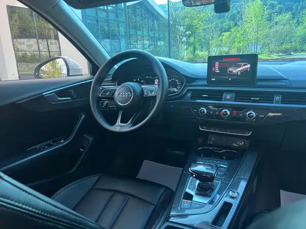 Audi A4L 2018