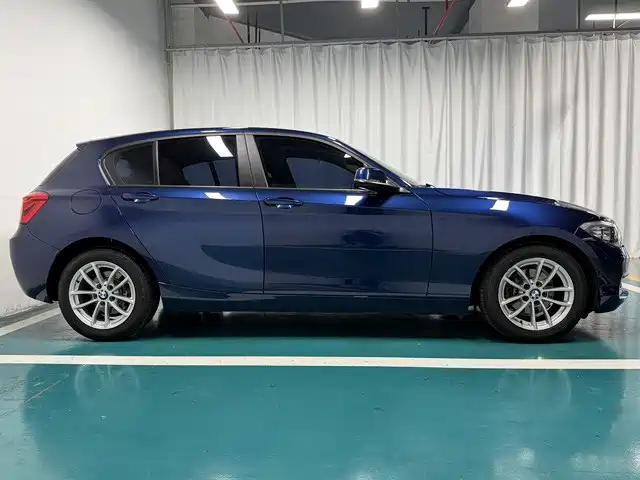 BMW 1 Series 2018 — фото 8