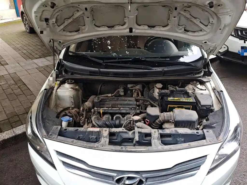 Hyundai Verna 2017 — фото 11