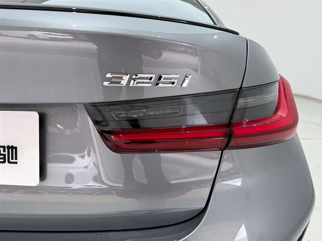 BMW 3 Series 2023 — фото 10