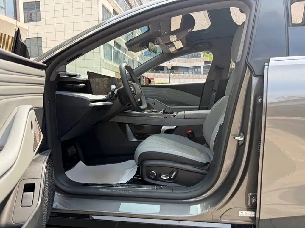 Geely Galaxy E8 2025 — фото 20
