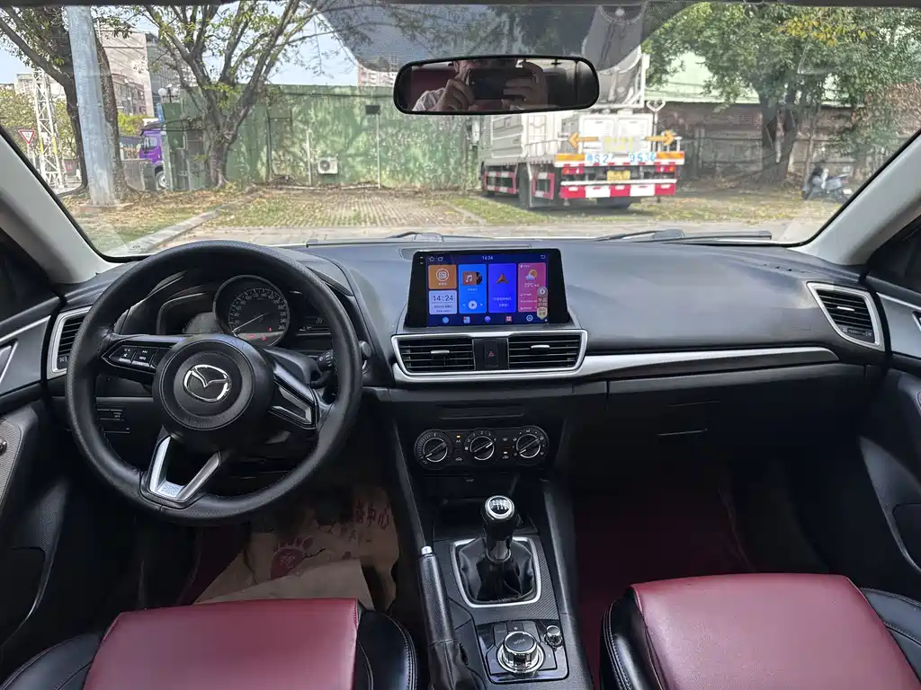 Mazda 3 Axela 2019 — фото 15