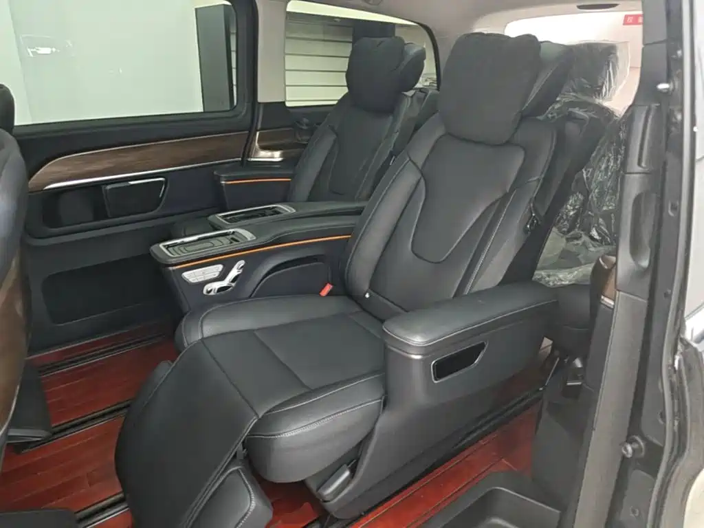 Mercedes-Benz V-Class 2022 — фото 17