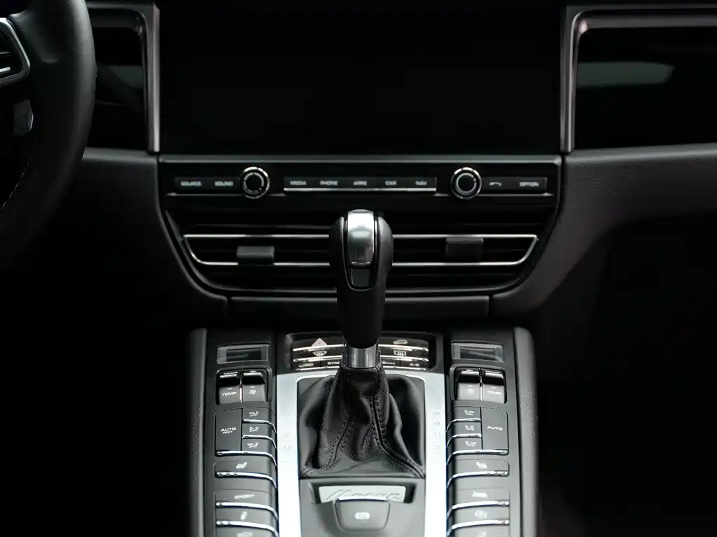 Porsche Macan 2022 — фото 18