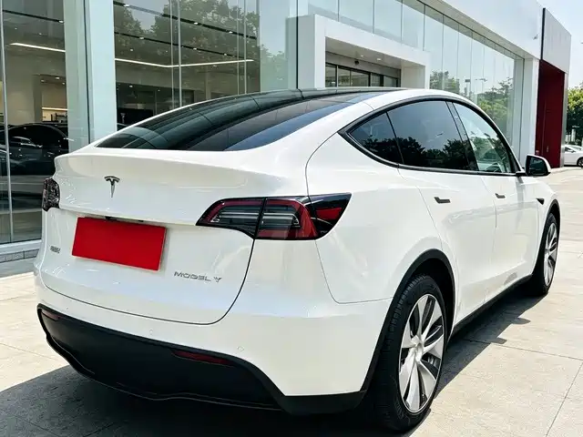 Tesla Model Y 2022 — фото 9