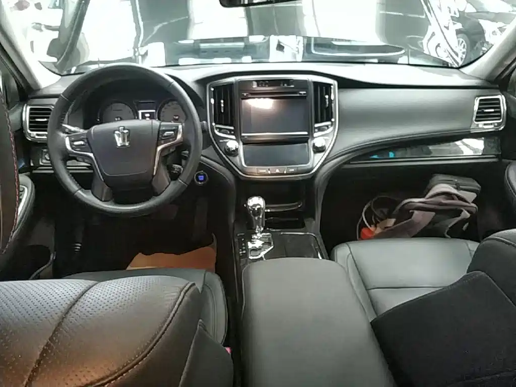 Toyota Crown 2018 — фото 10