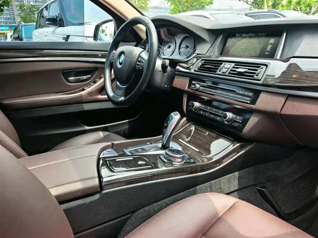 BMW 5 Series 2014 — фото 10