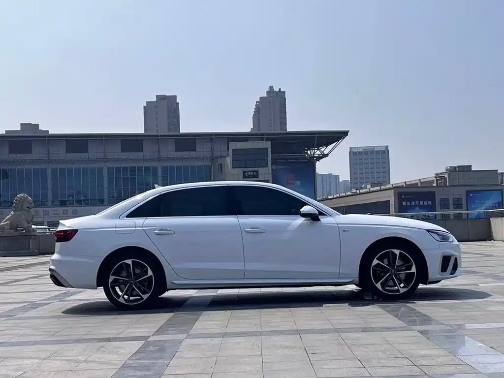 Audi A4L 2023 — фото 4