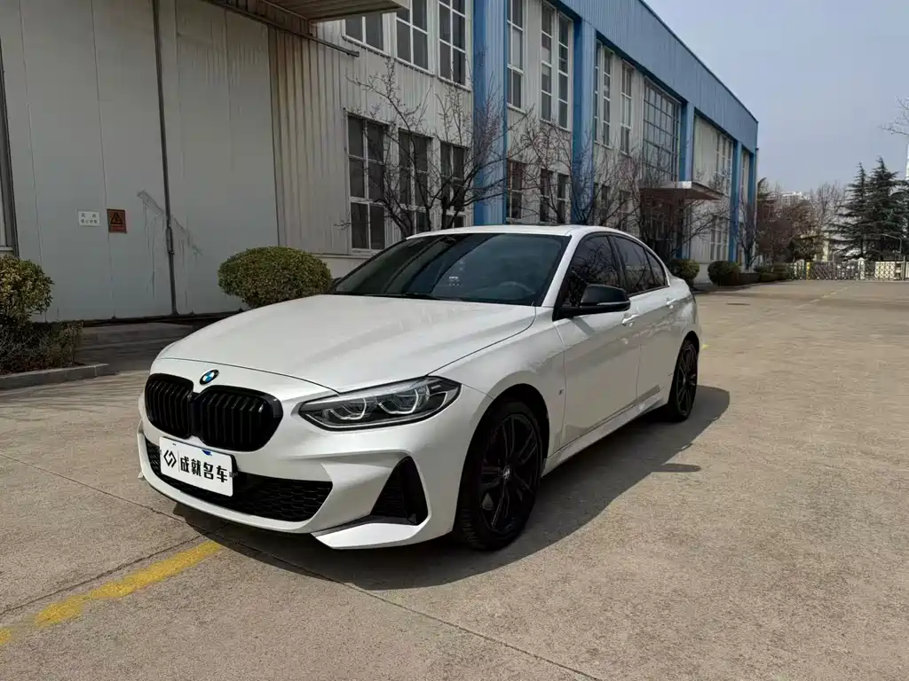 BMW 1 Series 2023 — фото 1