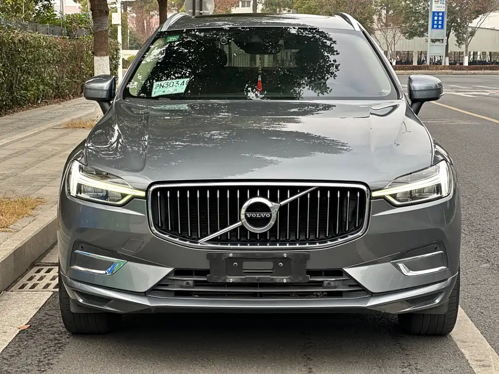 Volvo XC60 2019 — фото 1