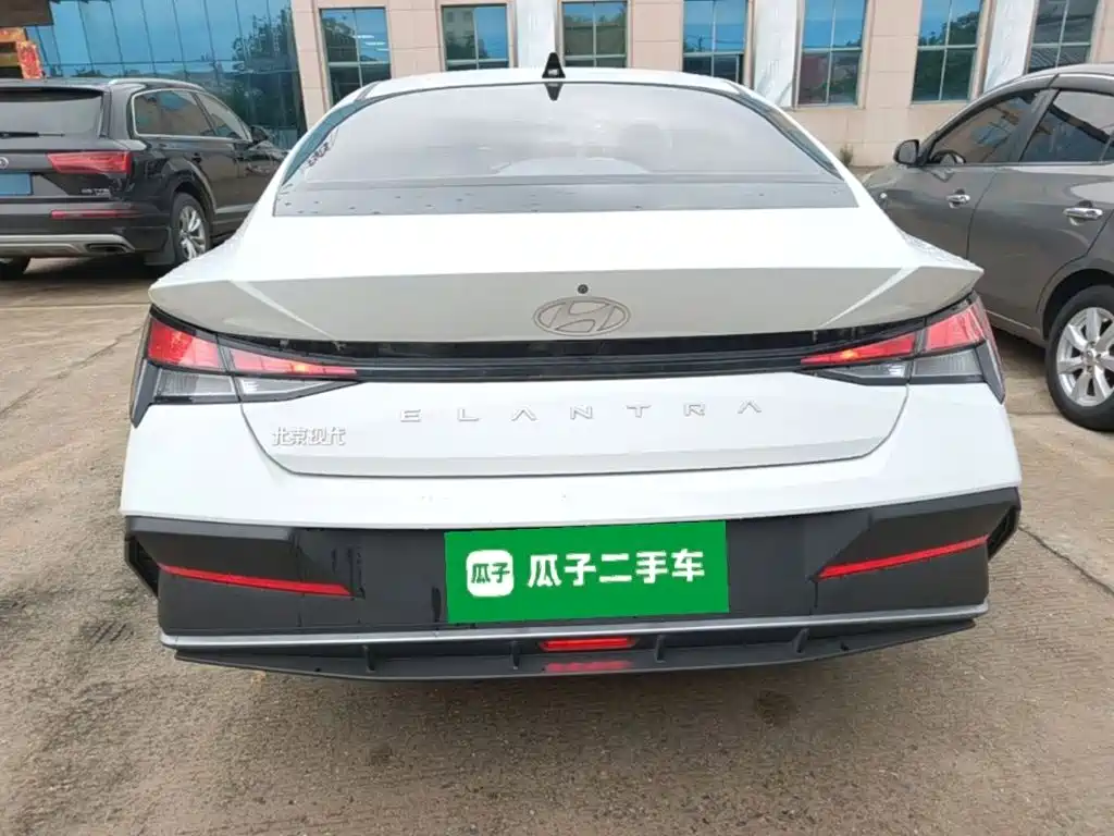 Hyundai Elantra 2023