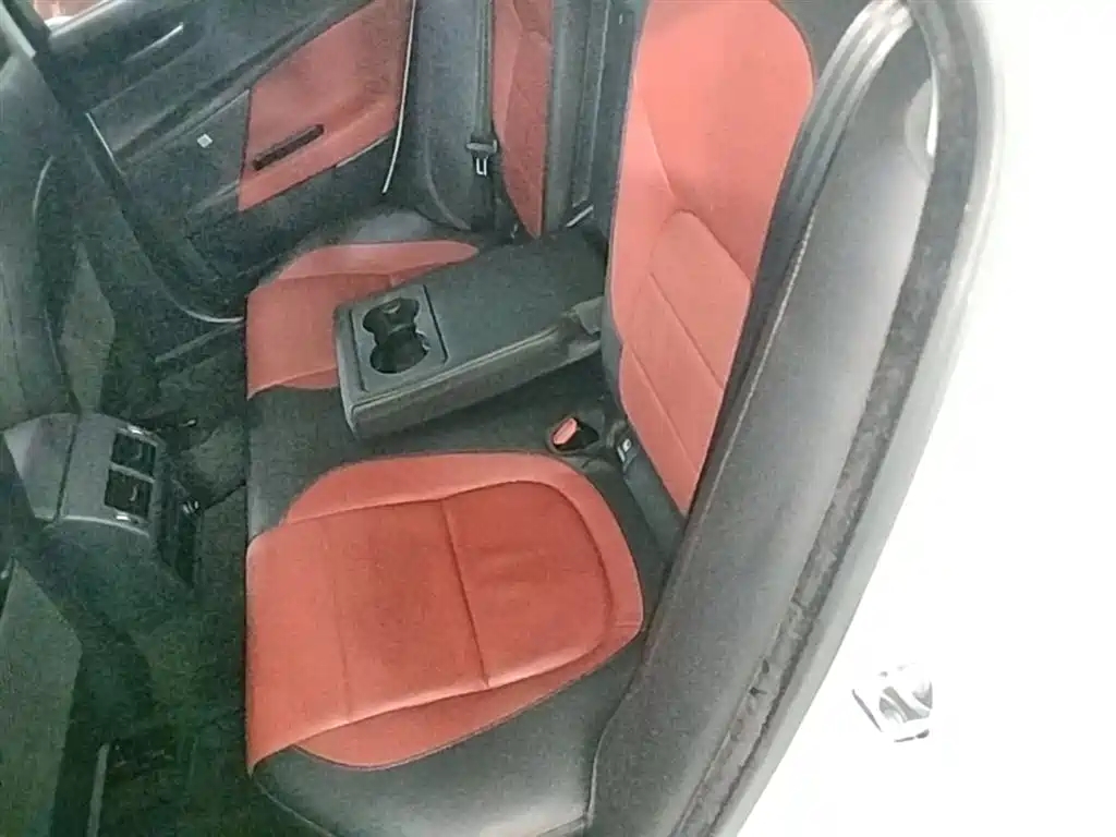 Jaguar XE 2017 — фото 17