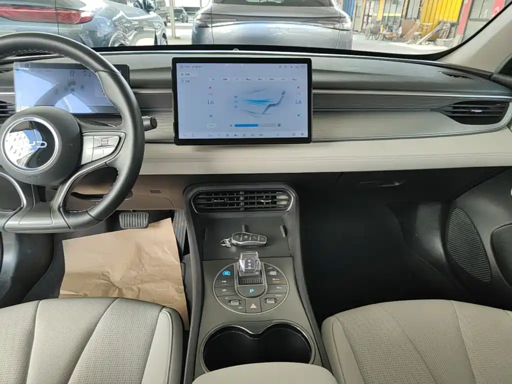 BYD Seal 05 DM-i 2025 — фото 13