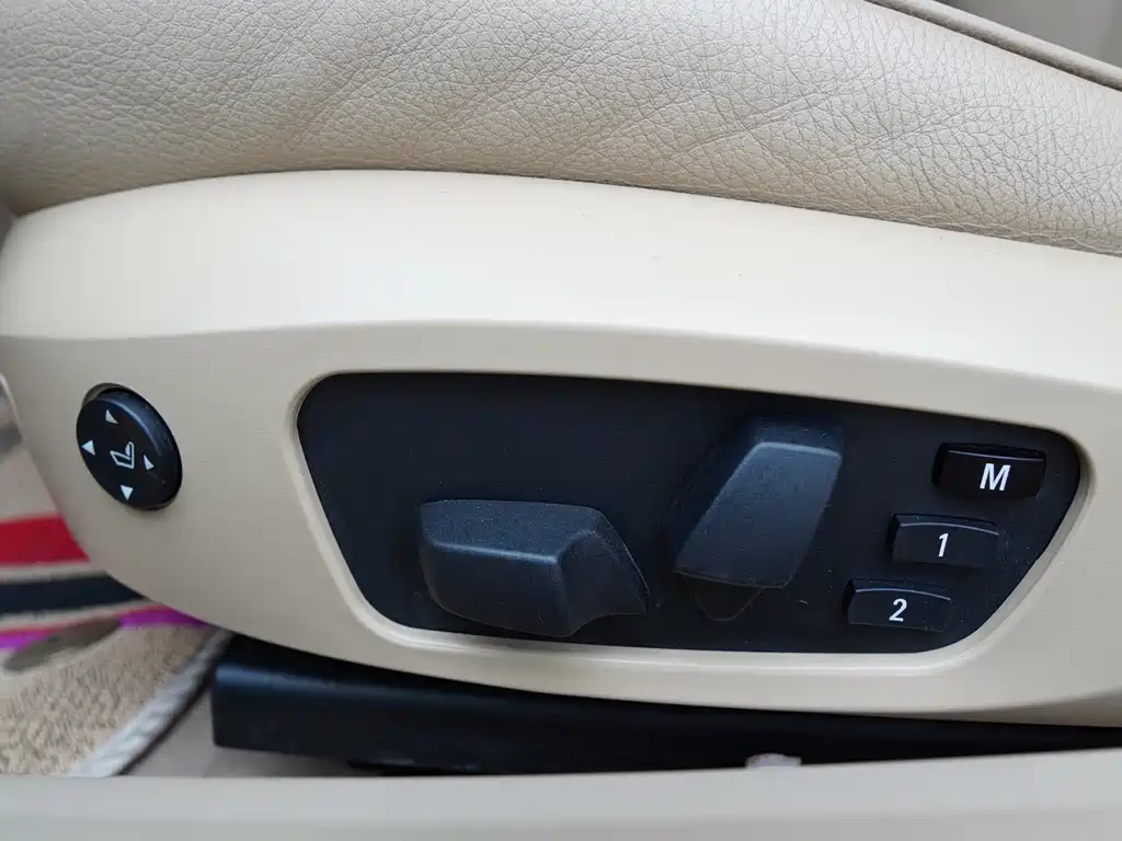 BMW 3 Series 2009 — фото 21