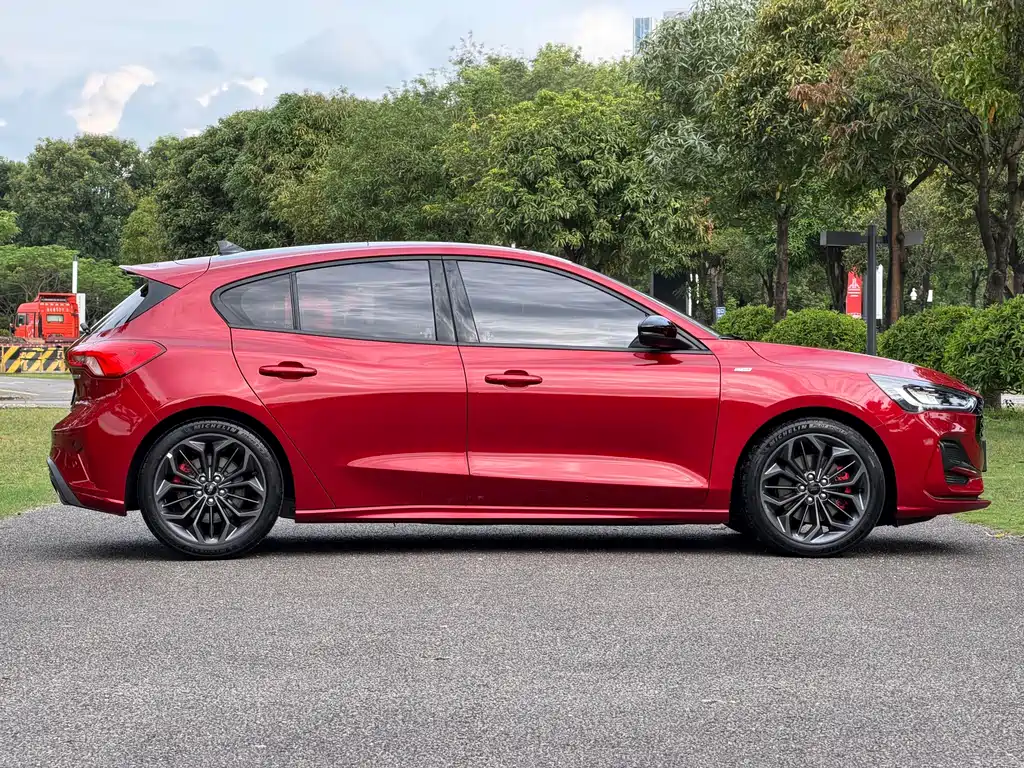 Ford Focus 2022 — фото 10