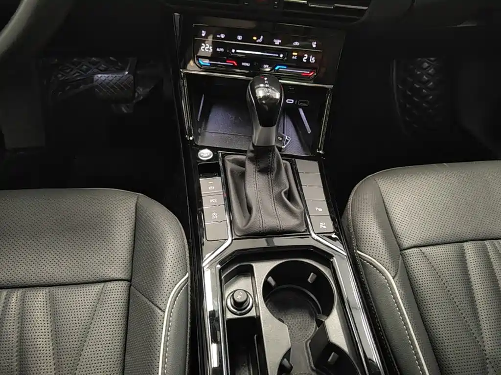 Volkswagen Passat 2022 — фото 14