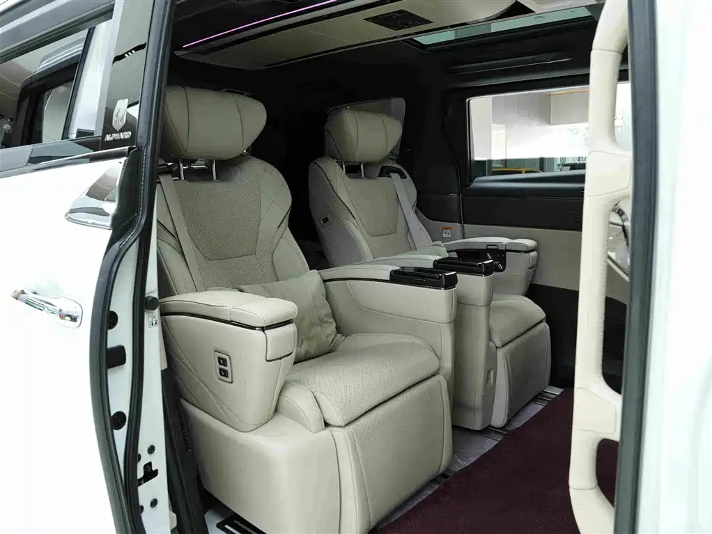 Toyota Alphard 2024 — фото 13