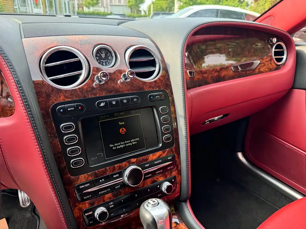 Bentley Flying Spur 2010 — фото 14