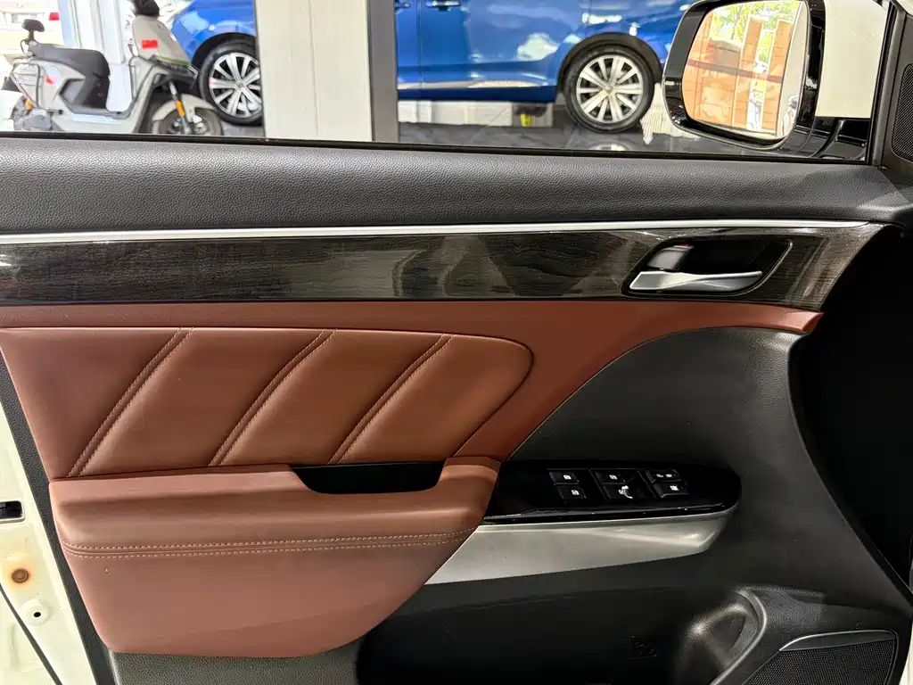 GAC Motor Trumpchi GS8 2017 — фото 27