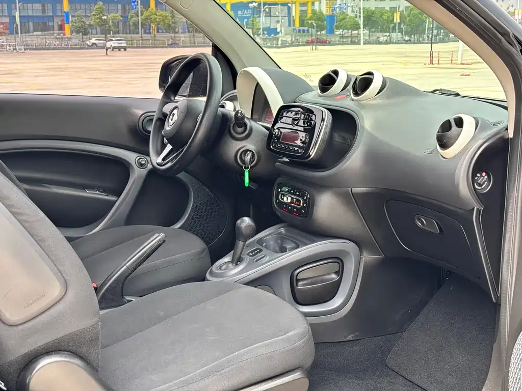 smart Fortwo 2018 — фото 11