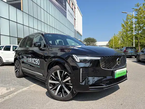 Volvo XC90 Plug-In Hybrid 2025