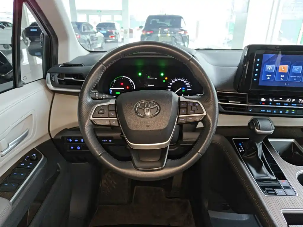 Toyota Sienna 2022 — фото 11