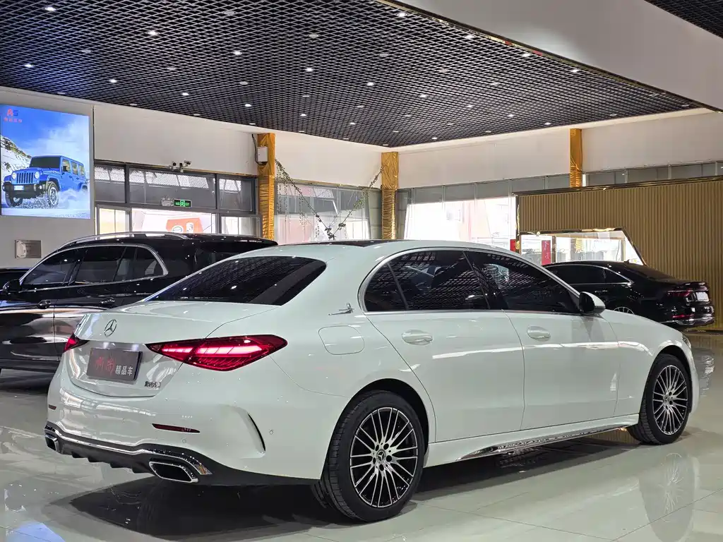 Mercedes-Benz C-Class 2023 — фото 15